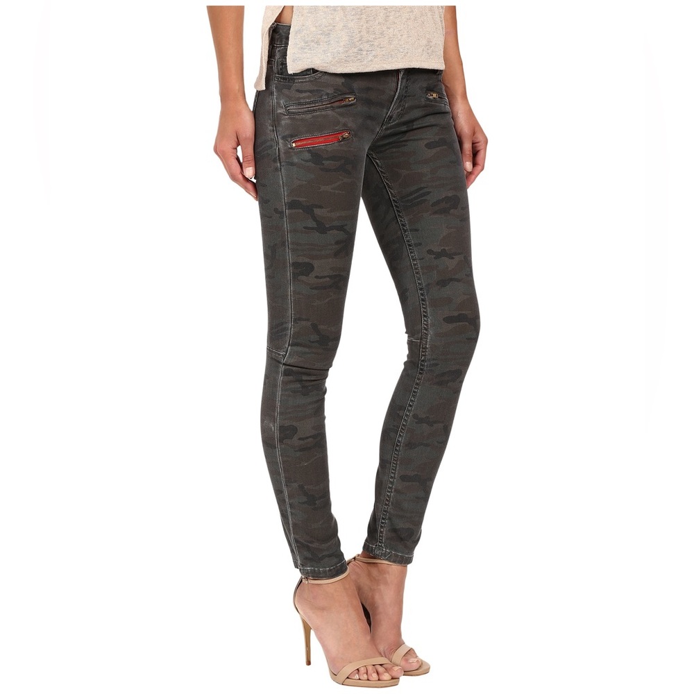 ❤️ ETIENNE MARCEL camo w/ red detailing jeans size 27 ❤️